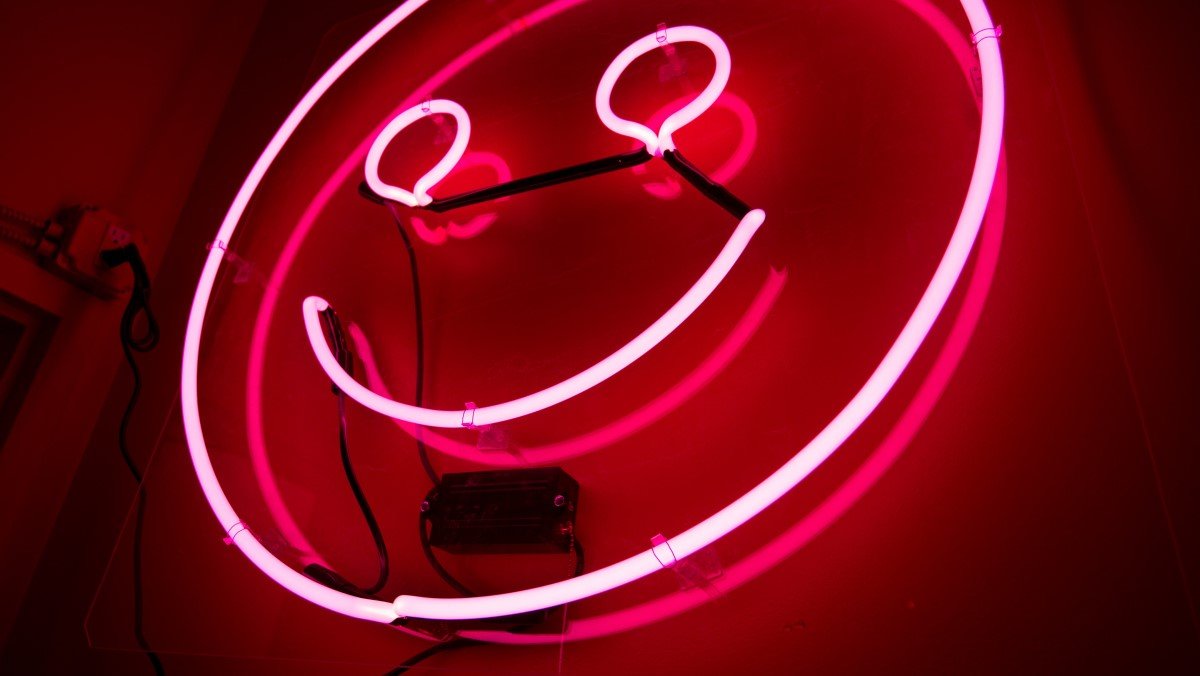 Smiley face icon representing a joined-up customer experience across every channel